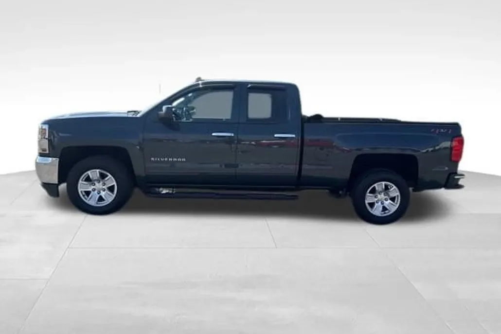 2018 Chevrolet Silverado 1500 LT photo 1