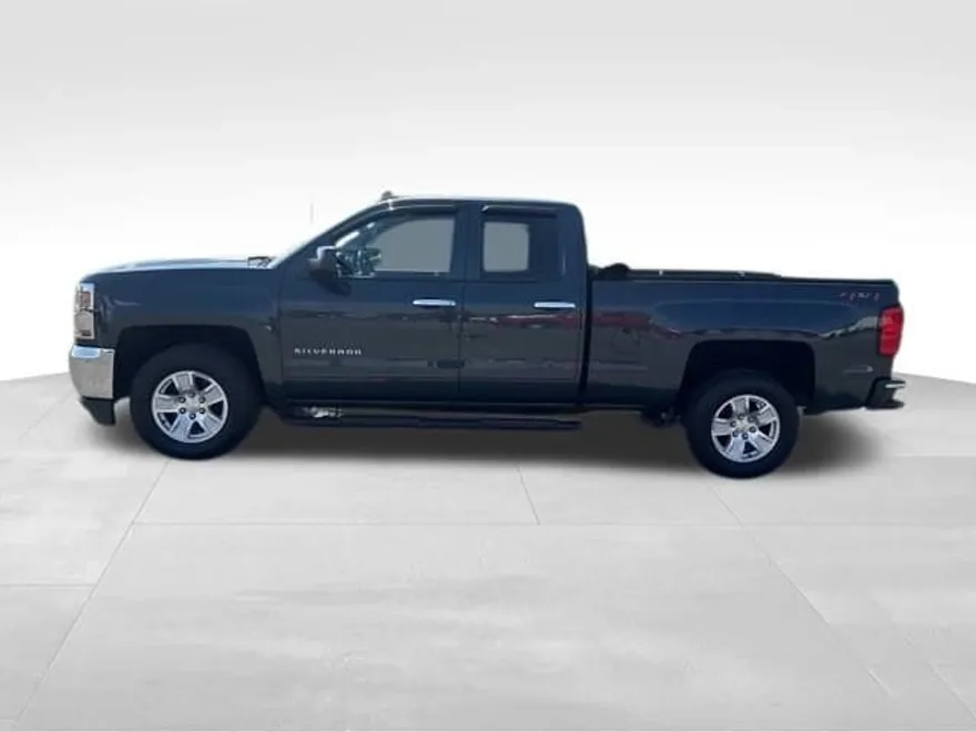 2018 Chevrolet Silverado 1500 LT photo 1