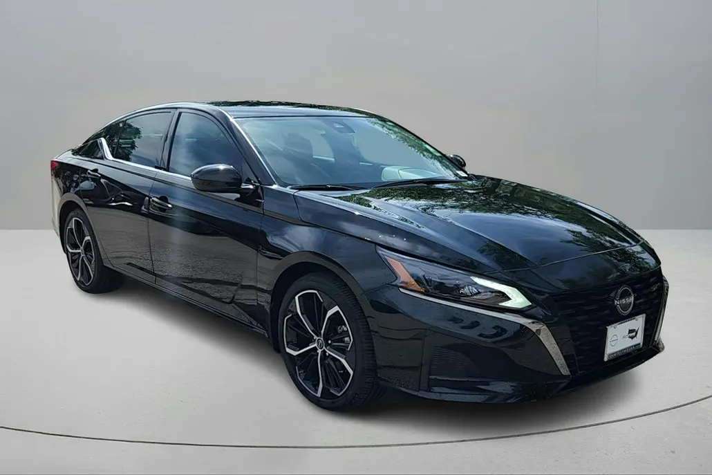 2025 Nissan Altima 2.5 SR photo 1