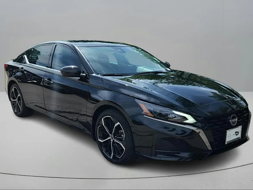 2025 Nissan Altima 2.5 SR photo 1