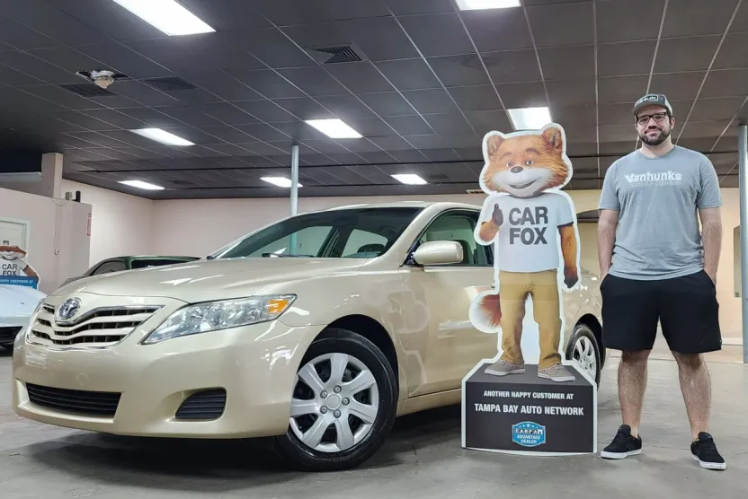 2010 Toyota Camry LE photo 1