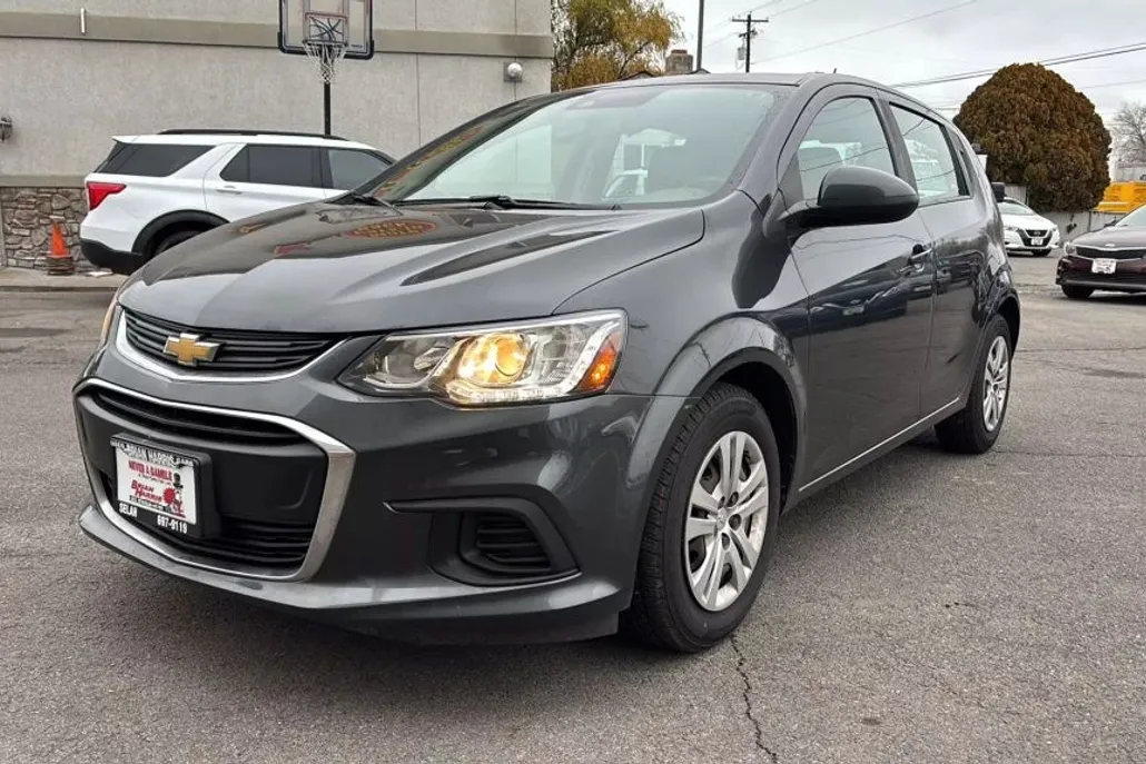 2020 Chevrolet Sonic LT photo 1