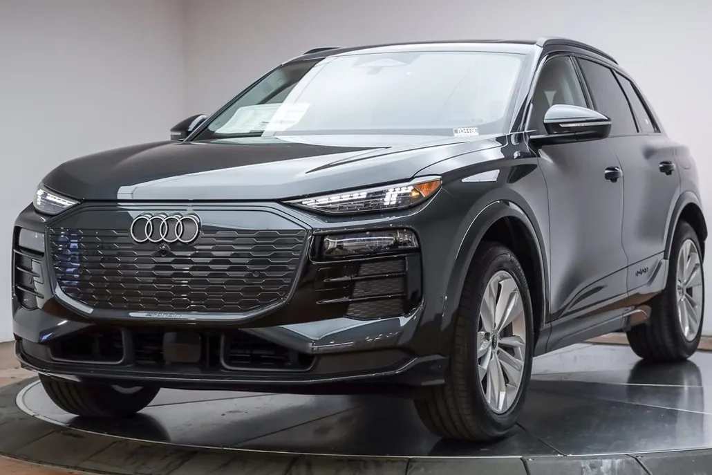 2025 Audi Q6 E-tron Premium Plus photo 1