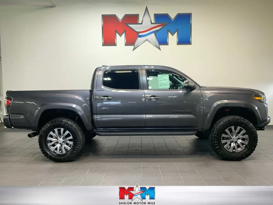 2023 Toyota Tacoma Limited V6 photo 1