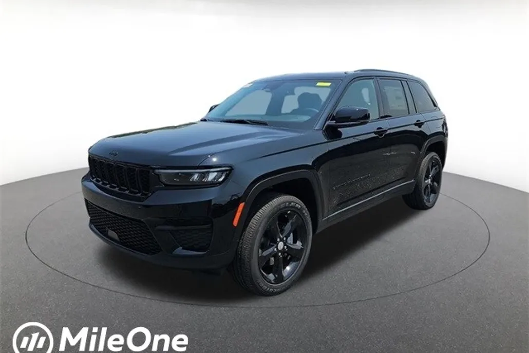 2025 Jeep Grand Cherokee Laredo photo 1