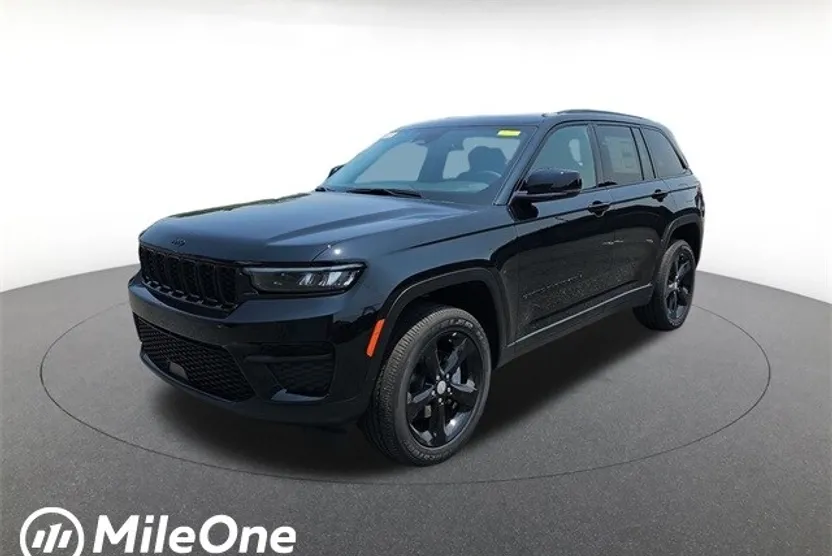 2025 Jeep Grand Cherokee Laredo photo 1
