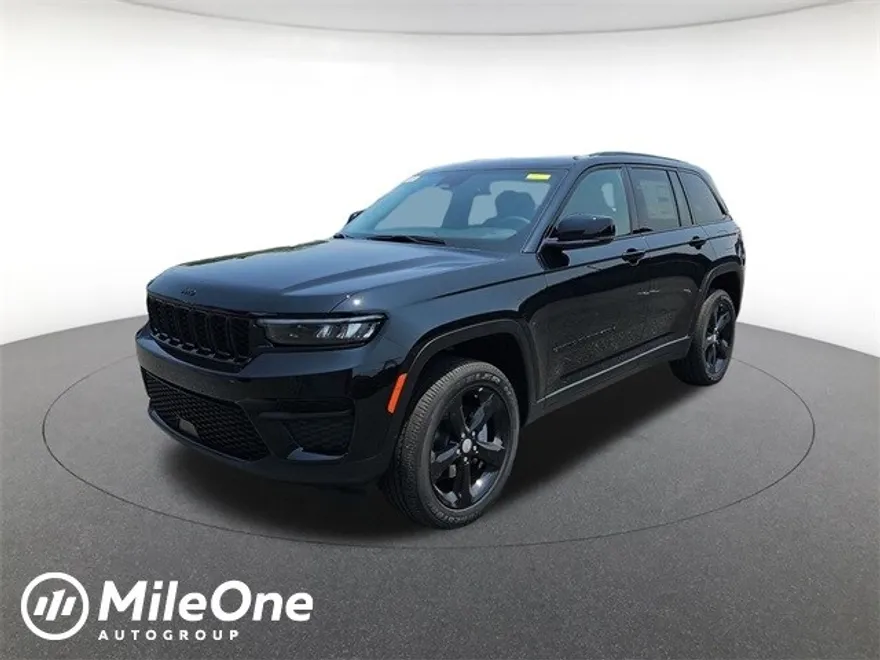 2025 Jeep Grand Cherokee Laredo photo 1