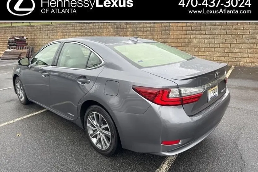 2016 Lexus ES 300h photo 1