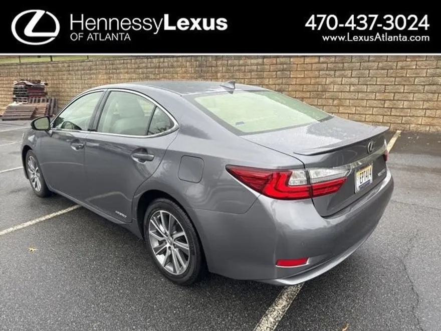 2016 Lexus ES 300h photo 1