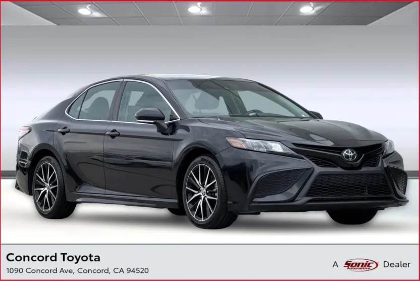 2023 Toyota Camry SE photo 1