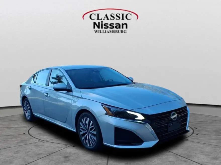 2023 Nissan Altima 2.5 SV photo 1