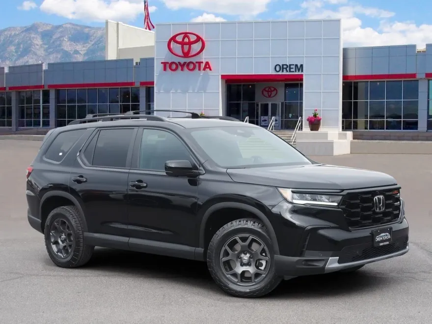 2025 Honda Pilot TrailSport photo 1