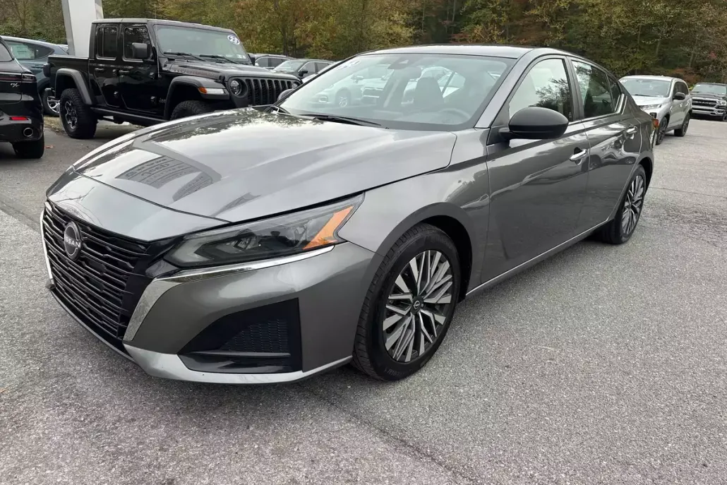 2024 Nissan Altima 2.5 SV photo 1