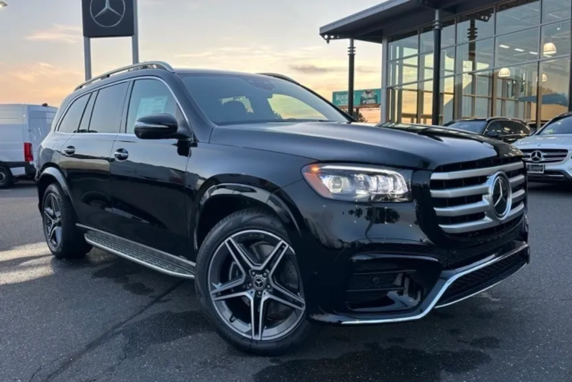 2026 Mercedes Benz GLS 450 4MATIC photo 1