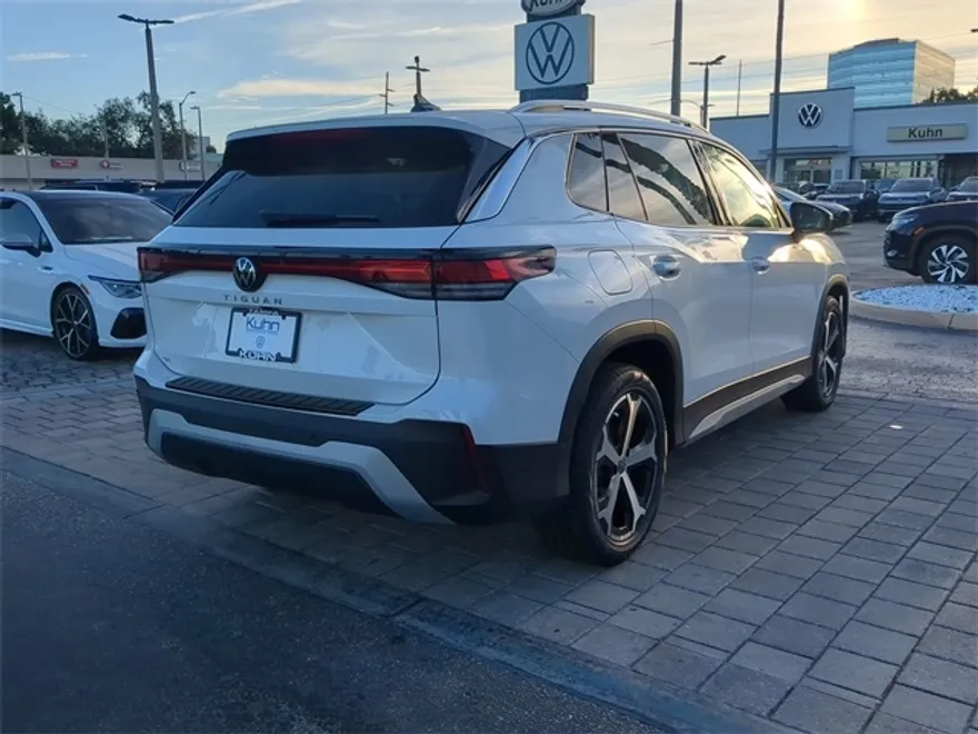 2025 Volkswagen Tiguan SE photo 1
