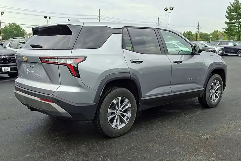 2026 Chevrolet Equinox LT photo 1