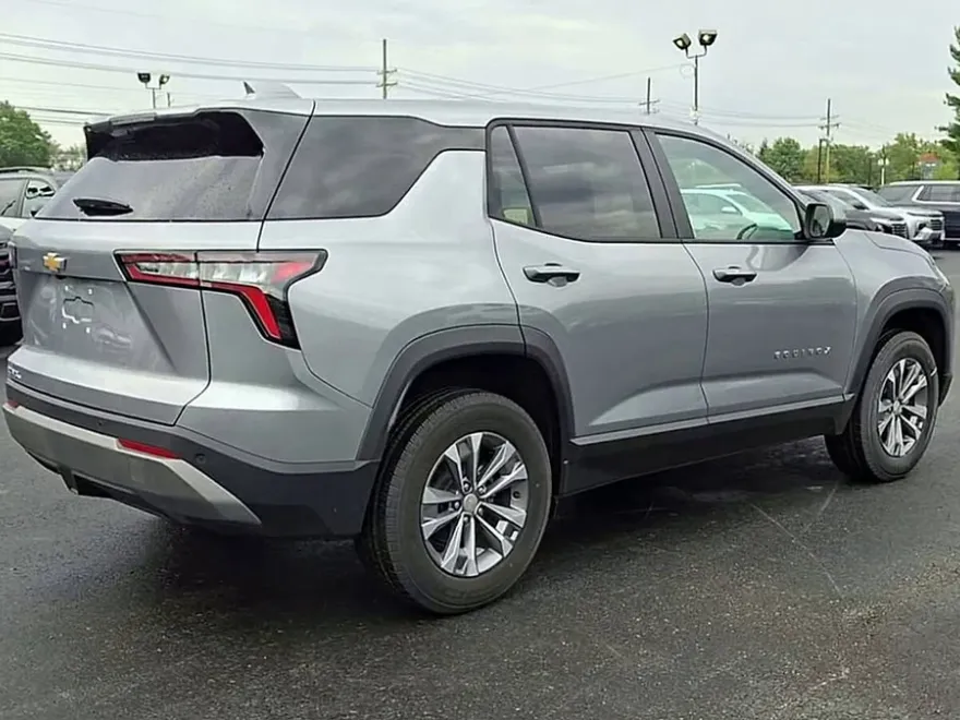 2026 Chevrolet Equinox LT photo 1