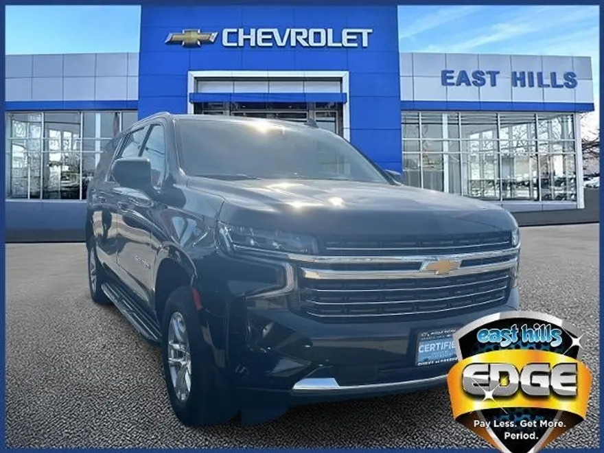 2022 Chevrolet Suburban LT photo 1