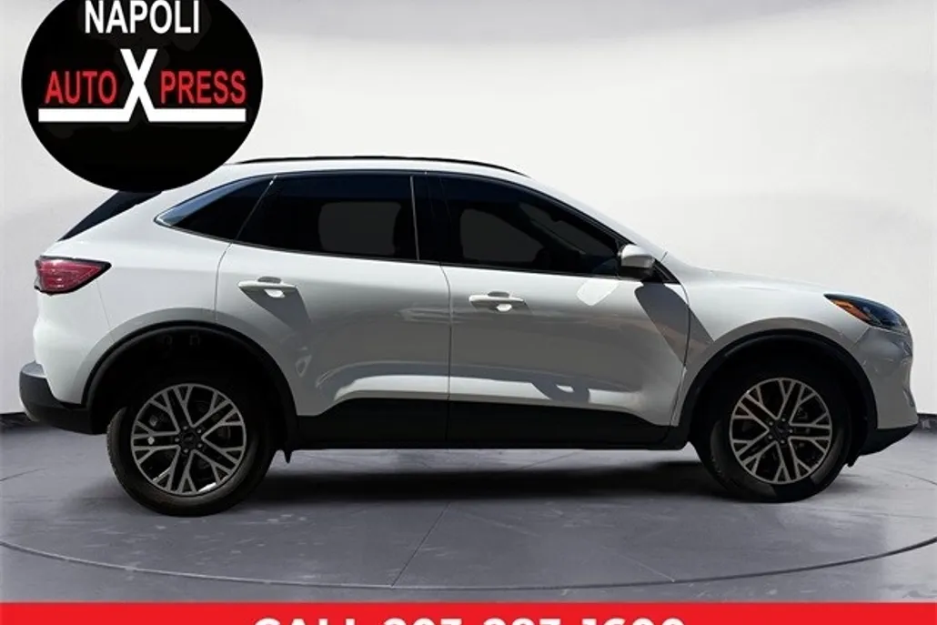 2020 Ford Escape SEL photo 1