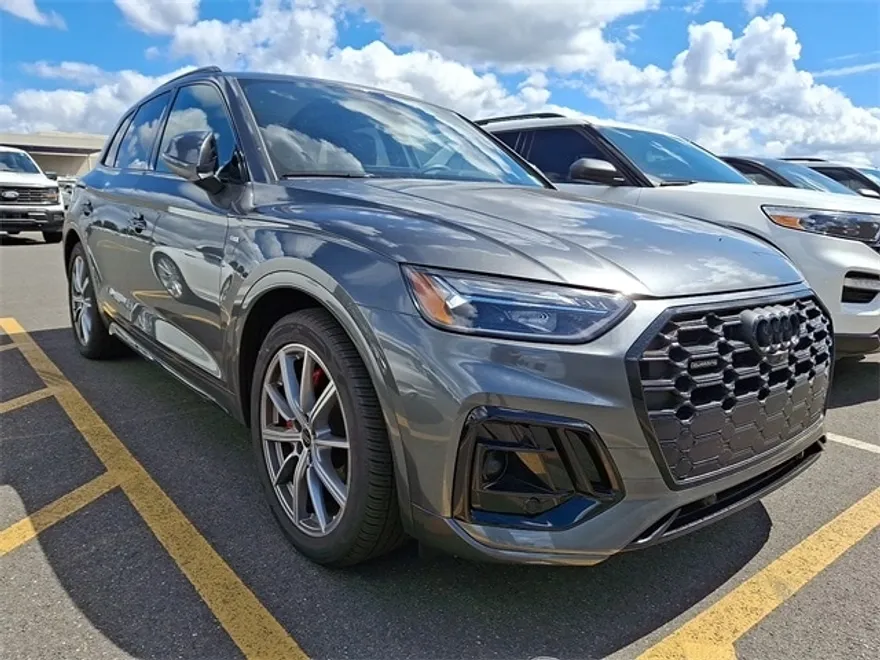 2024 Audi Q5 55 Premium Plus photo 1