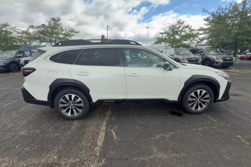 2023 Subaru Outback Limited photo 1