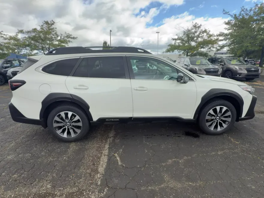 2023 Subaru Outback Limited photo 1