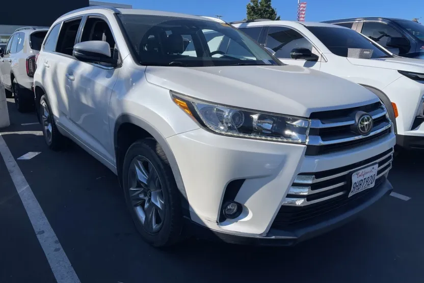 2019 Toyota Highlander Limited photo 1