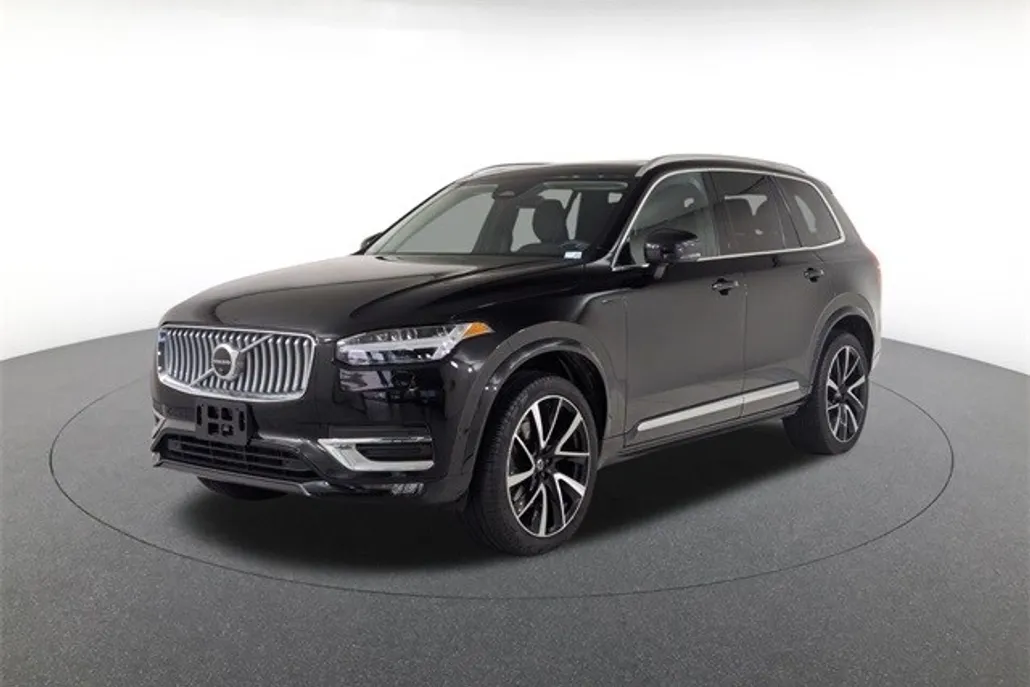 2024 Volvo XC90 Plus photo 1
