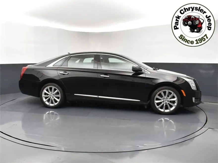 2013 Cadillac XTS Luxury photo 1