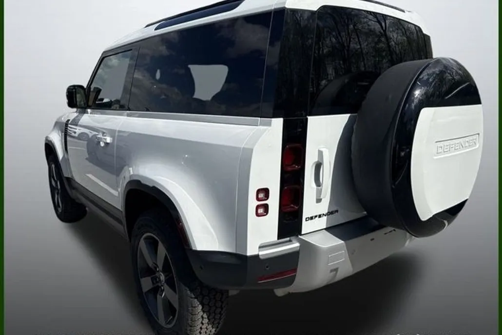 2025 Land Rover Defender 90 S photo 1