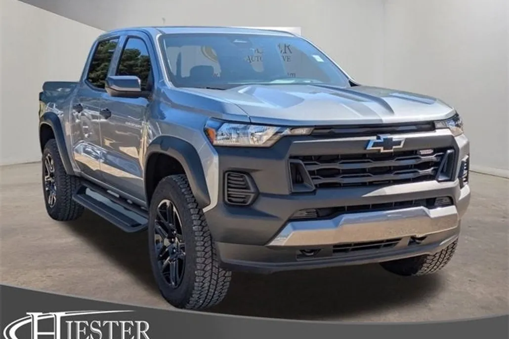 2025 Chevrolet Colorado Trail Boss photo 1