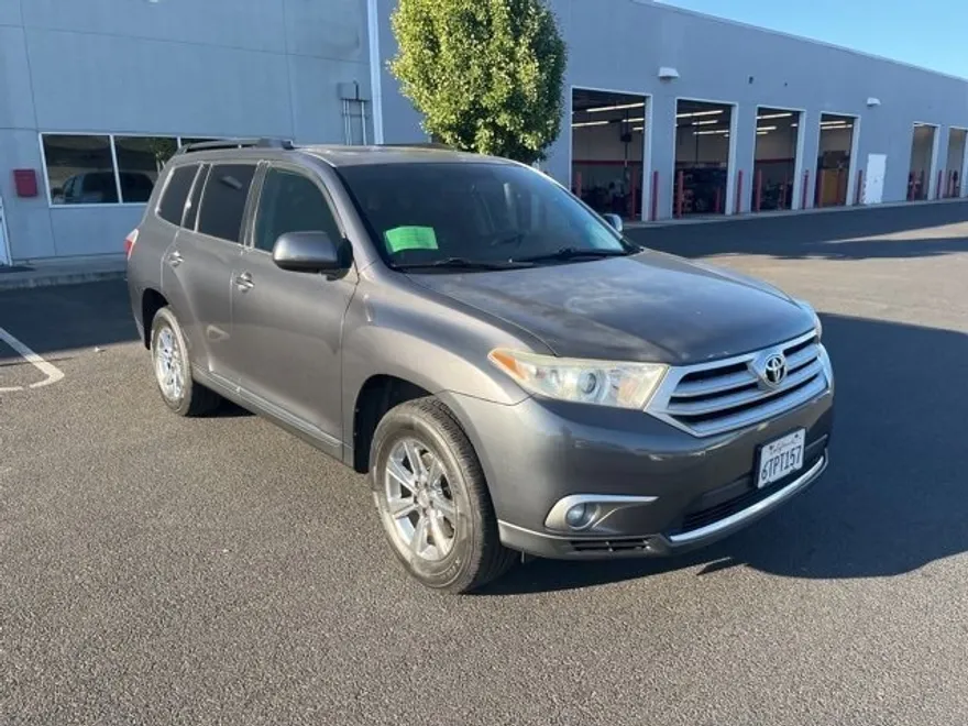 2011 Toyota Highlander Base photo 1