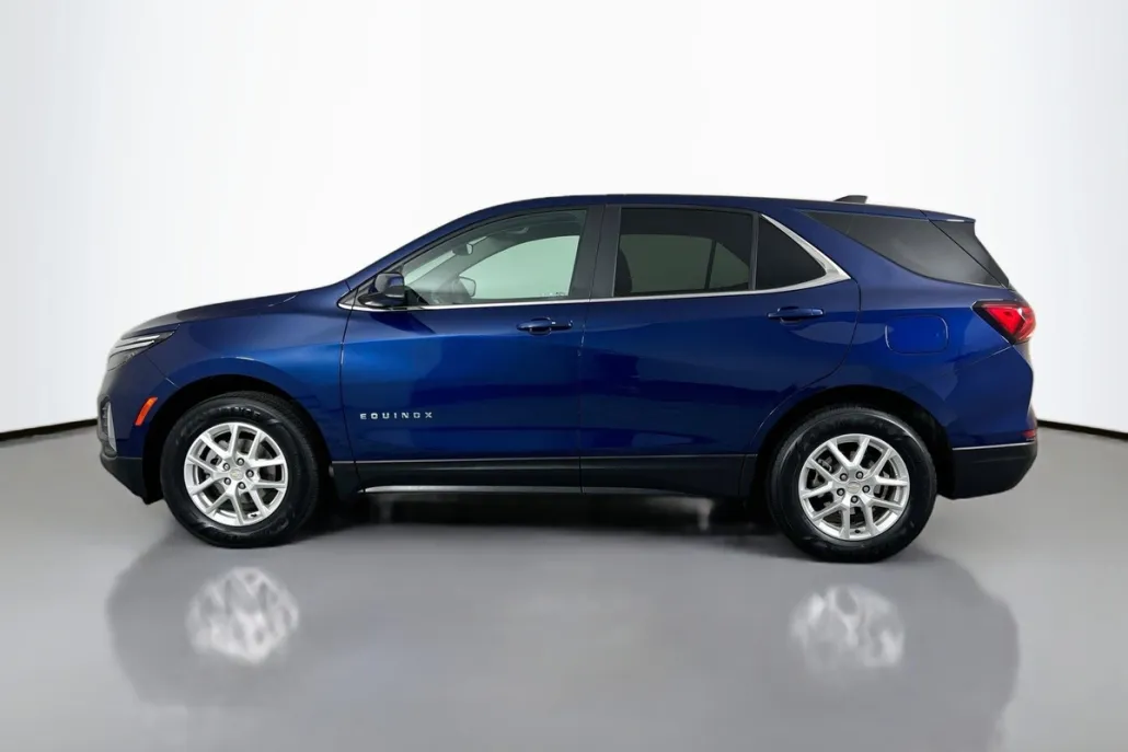 2023 Chevrolet Equinox LT photo 1
