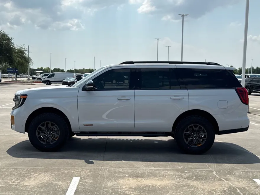 2025 Ford Expedition photo 1