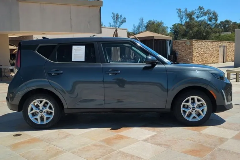 2023 Kia Soul LX photo 1