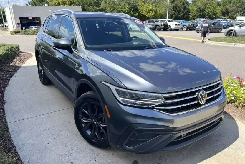 2023 Volkswagen Tiguan SE photo 1