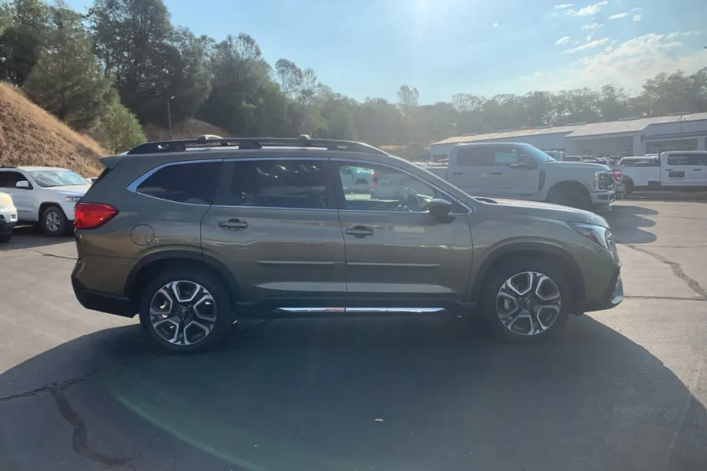2024 Subaru Ascent Limited photo 1