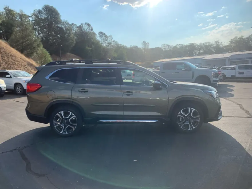 2024 Subaru Ascent Limited photo 1