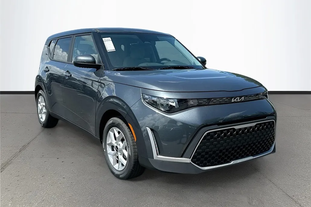 2025 Kia Soul LX photo 1