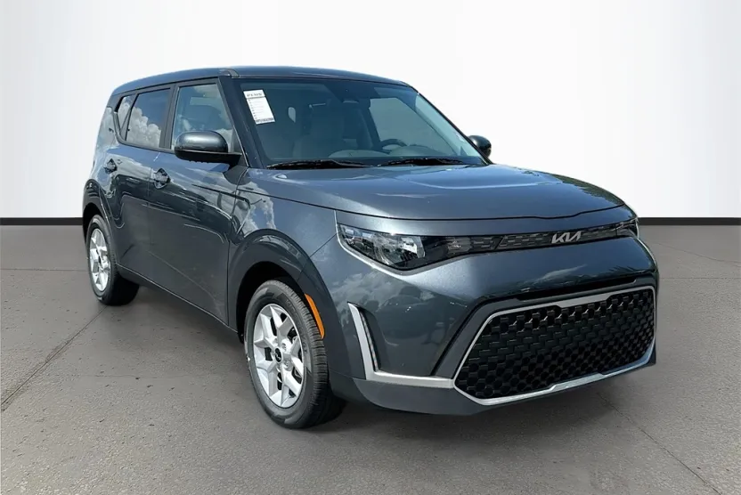 2025 Kia Soul LX photo 1