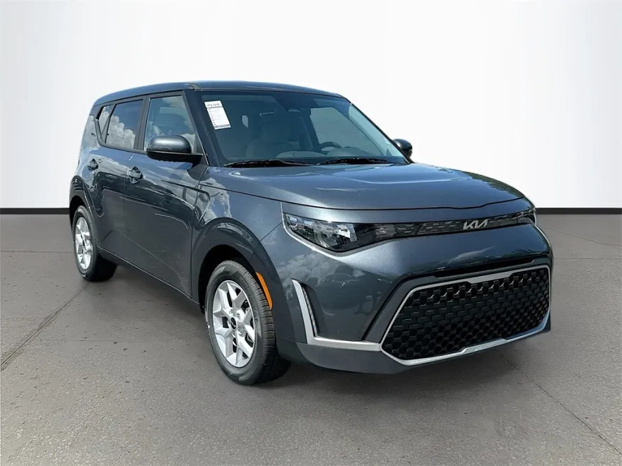 2025 Kia Soul LX photo 1
