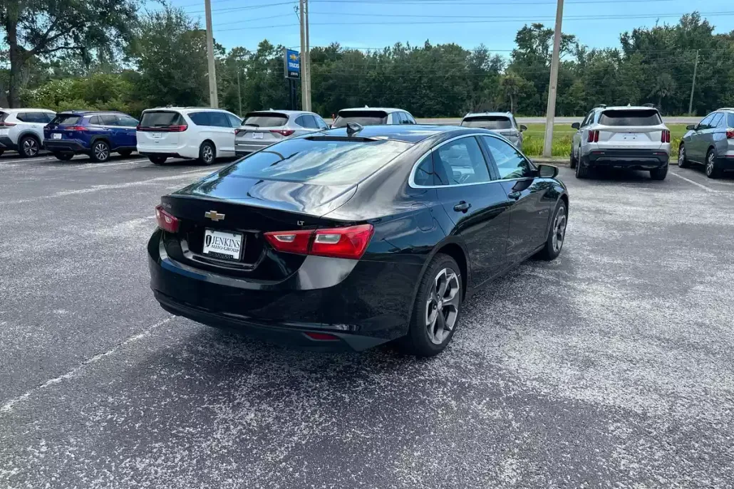 2024 Chevrolet Malibu 1LT photo 1