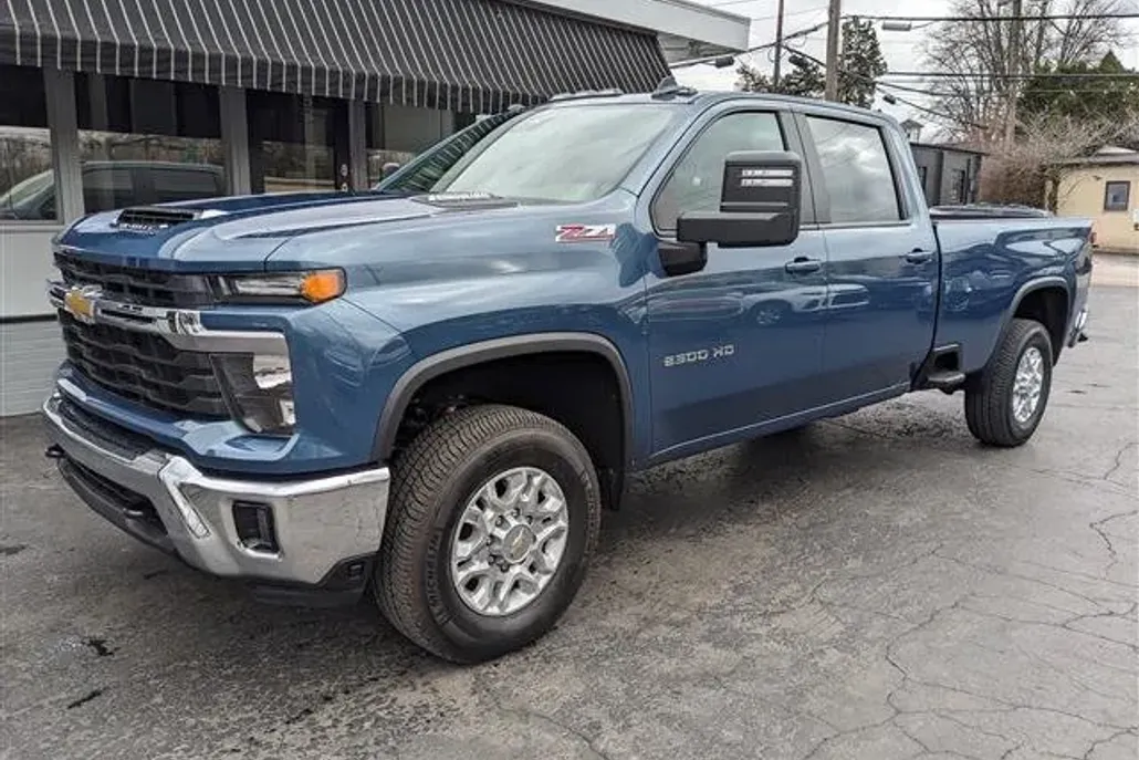 2025 Chevrolet Silverado 2500HD LT photo 1