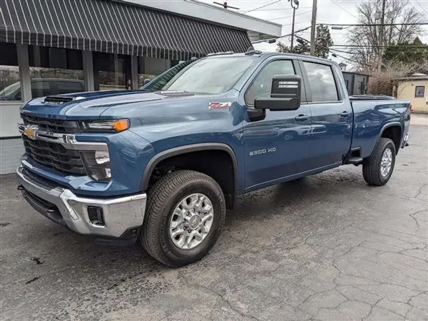 2025 Chevrolet Silverado 2500HD LT photo 1