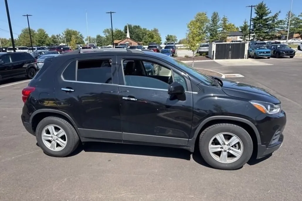 2020 Chevrolet Trax LT photo 1