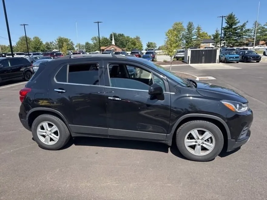 2020 Chevrolet Trax LT photo 1