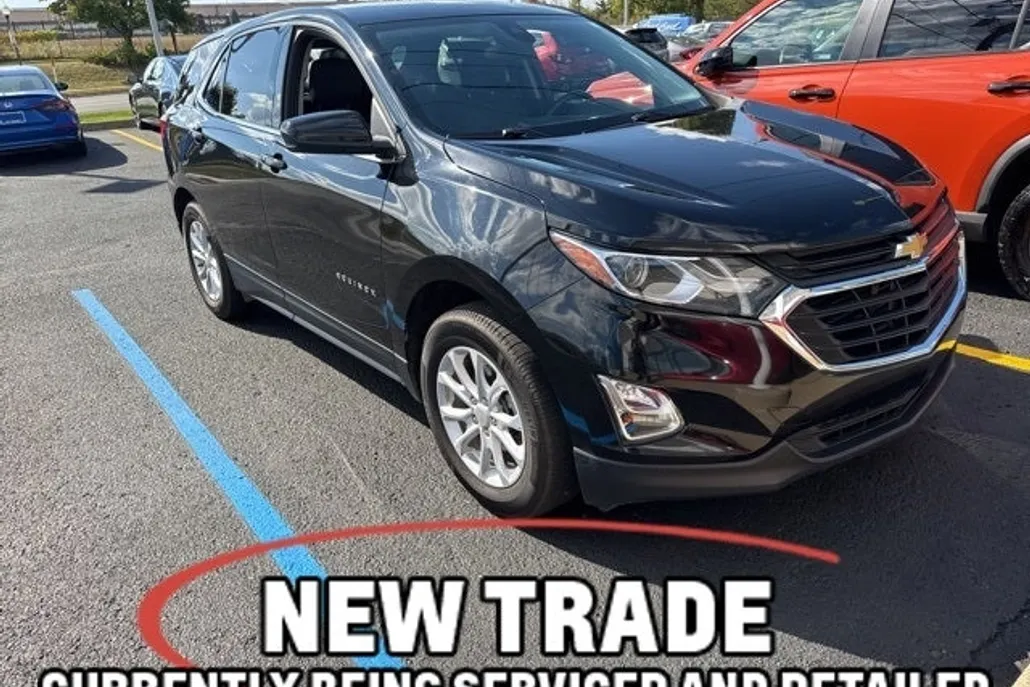 2020 Chevrolet Equinox LT photo 1