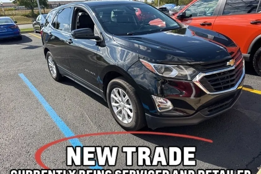 2020 Chevrolet Equinox LT photo 1