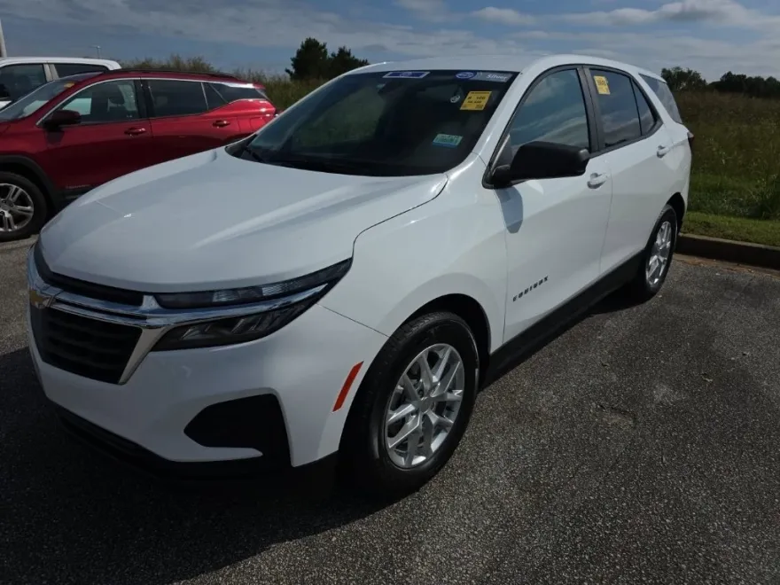 2022 Chevrolet Equinox LS photo 1