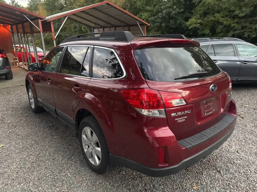 2012 Subaru Outback Premium photo 1
